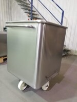 Hub- u. Beschickungswagen 200 Liter ohne Schraubverschluss mit Hubbeschlägen geschlossen