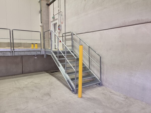 Crash protection posts