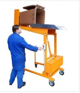 Garbage can swing loader